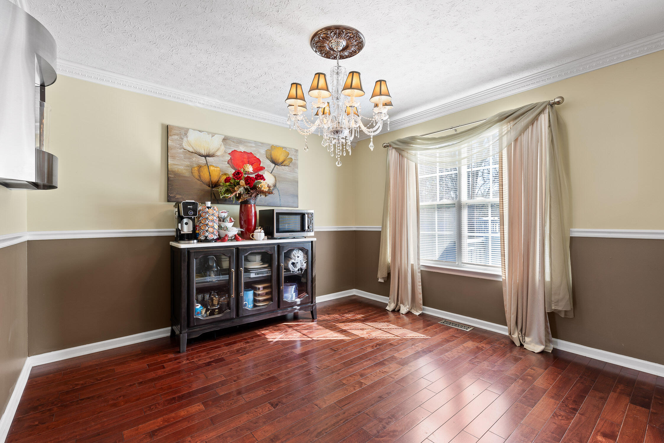 Chattanooga, Tennessee 37416, United States, 4 Bedrooms Bedrooms, ,3 BathroomsBathrooms,Residential,Contingent,2357