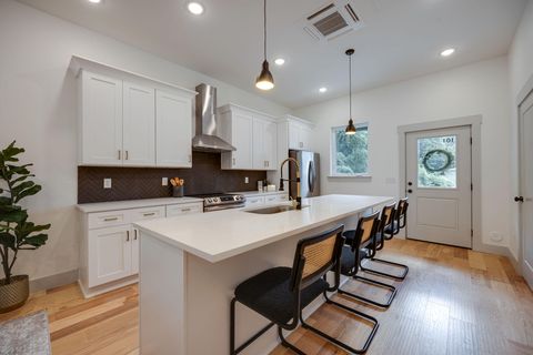 Tiny photo for 899 Cherokee Boulevard, Chattanooga, TN 37405 (MLS # 1527221)