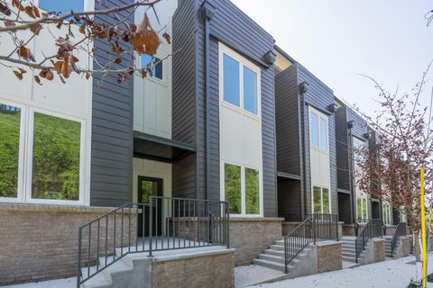 Photo of 899 Cherokee Boulevard, Chattanooga, TN 37405 (MLS # 1527221)