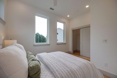 Tiny photo for 899 Cherokee Boulevard, Chattanooga, TN 37405 (MLS # 1527221)