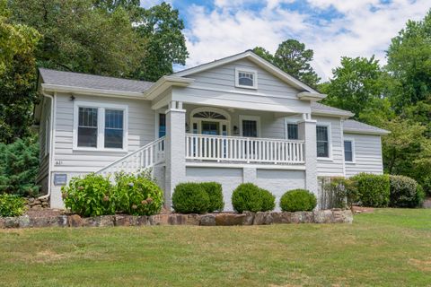 Photo of 621 Mississippi Avenue, Signal Mountain, TN 37377 (MLS # 1526269)