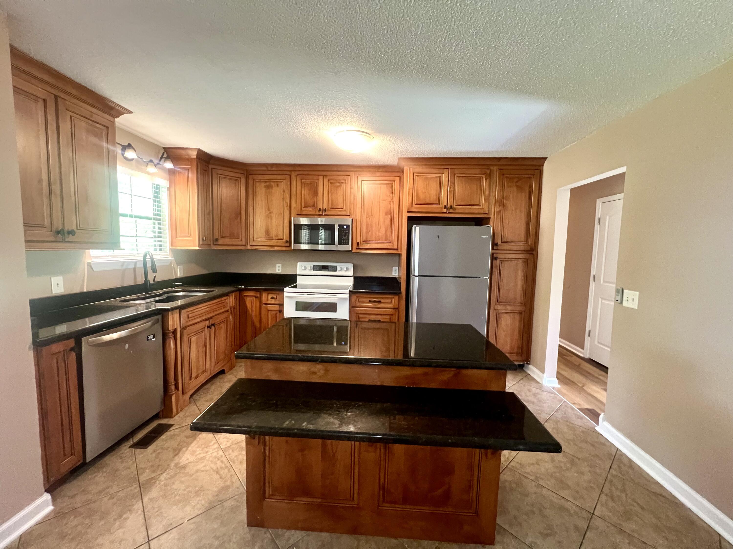 267 Brownwood Circle, Ringgold, Georgia image 2