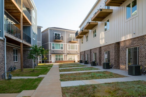 Townhouse For Sale - 927 Montague Place<br/> Chattanooga, TN 37408