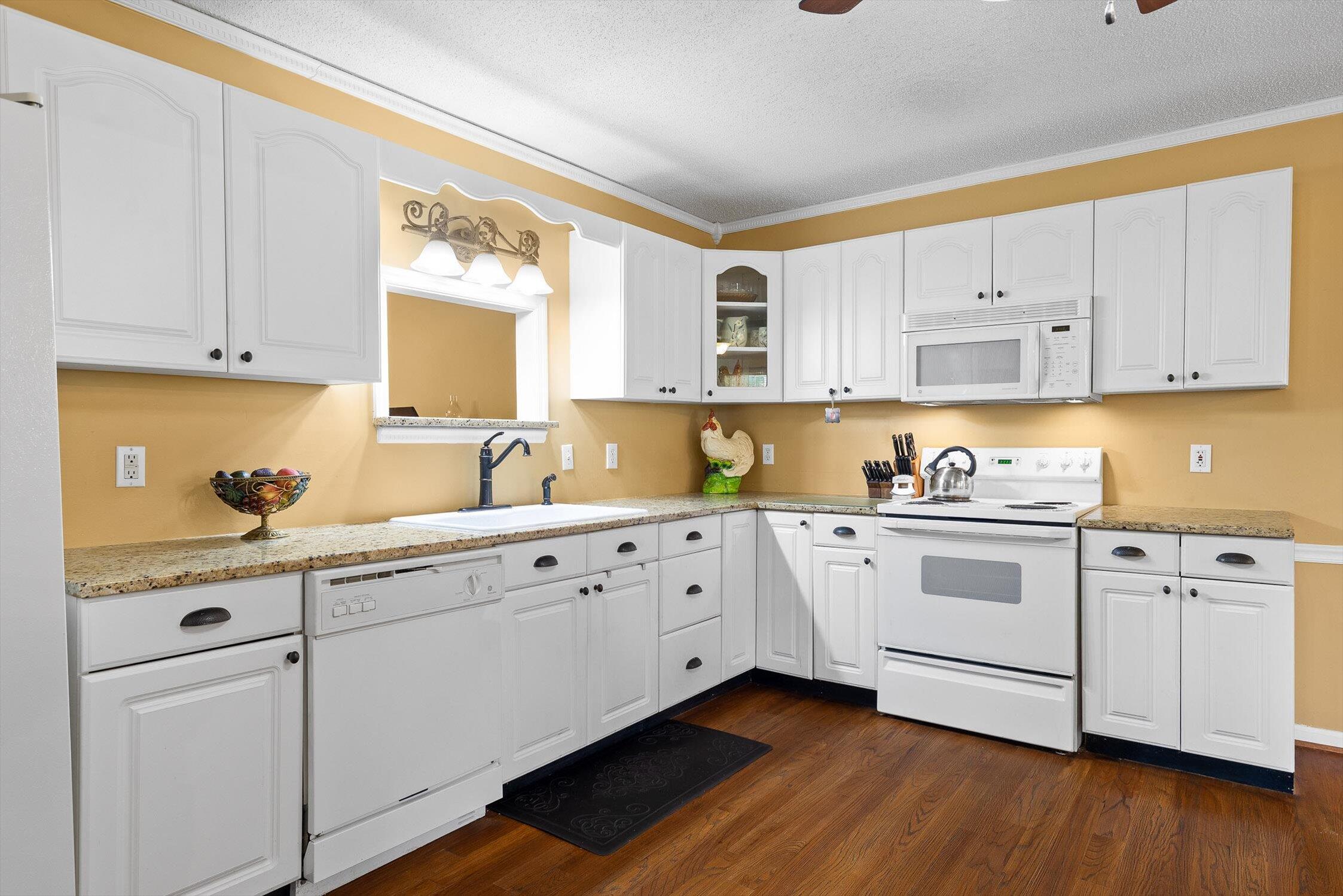 Chattanooga, Tennessee 37416, United States, 3 Bedrooms Bedrooms, ,4 BathroomsBathrooms,Residential,Active,200303