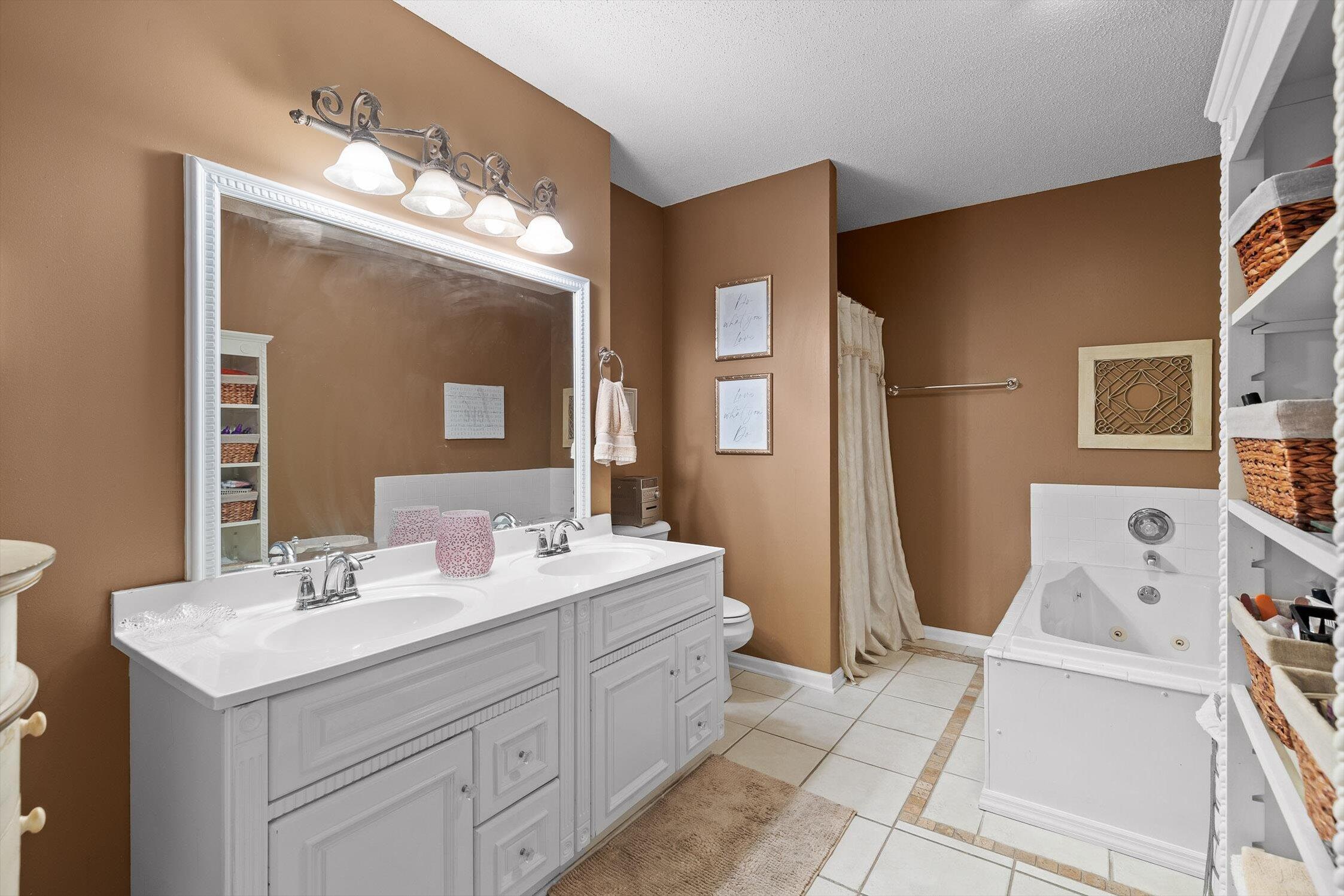 Chattanooga, Tennessee 37416, United States, 3 Bedrooms Bedrooms, ,4 BathroomsBathrooms,Residential,Active,200303