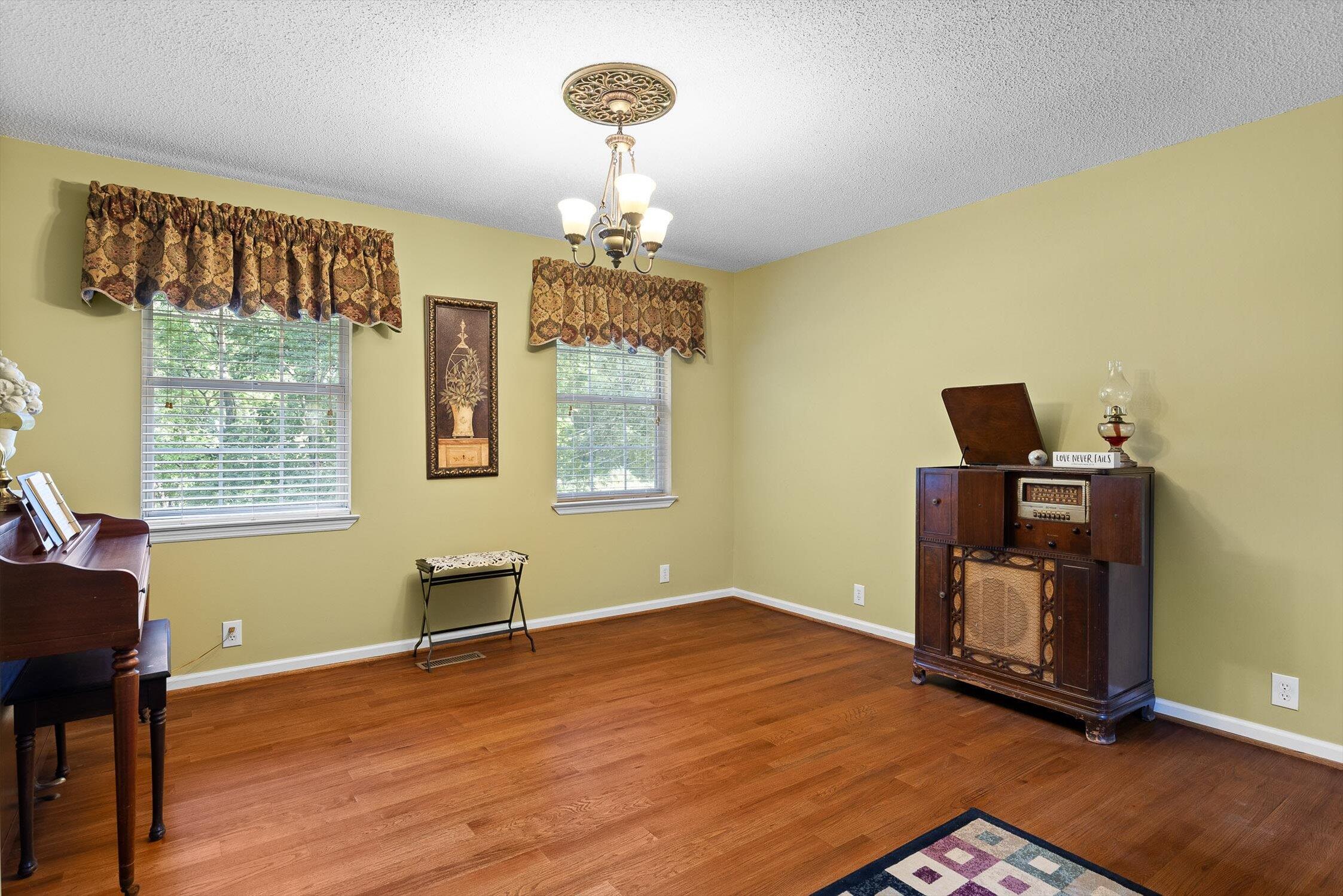 Chattanooga, Tennessee 37416, United States, 3 Bedrooms Bedrooms, ,4 BathroomsBathrooms,Residential,Active,200303