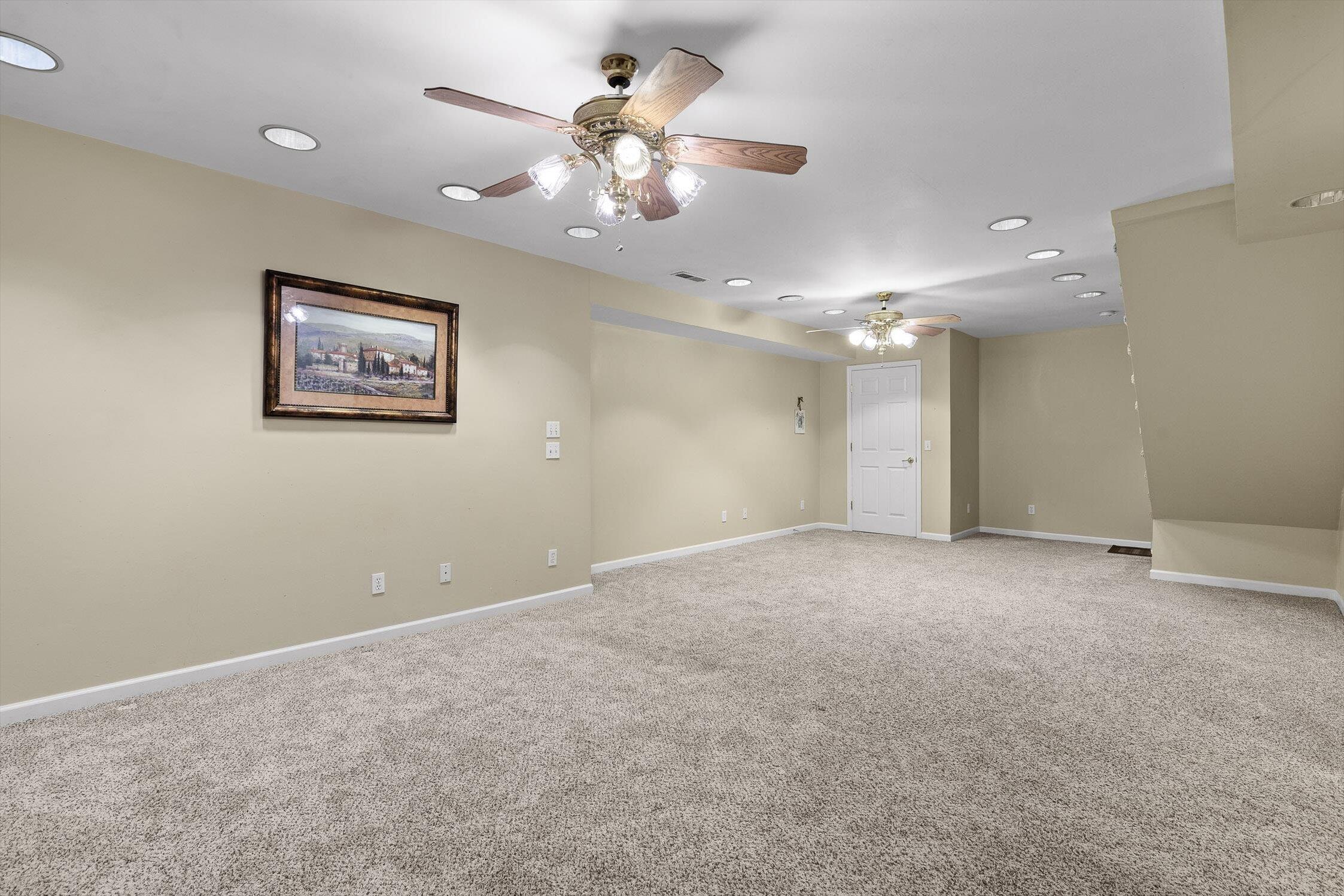 Chattanooga, Tennessee 37416, United States, 3 Bedrooms Bedrooms, ,4 BathroomsBathrooms,Residential,Active,200303