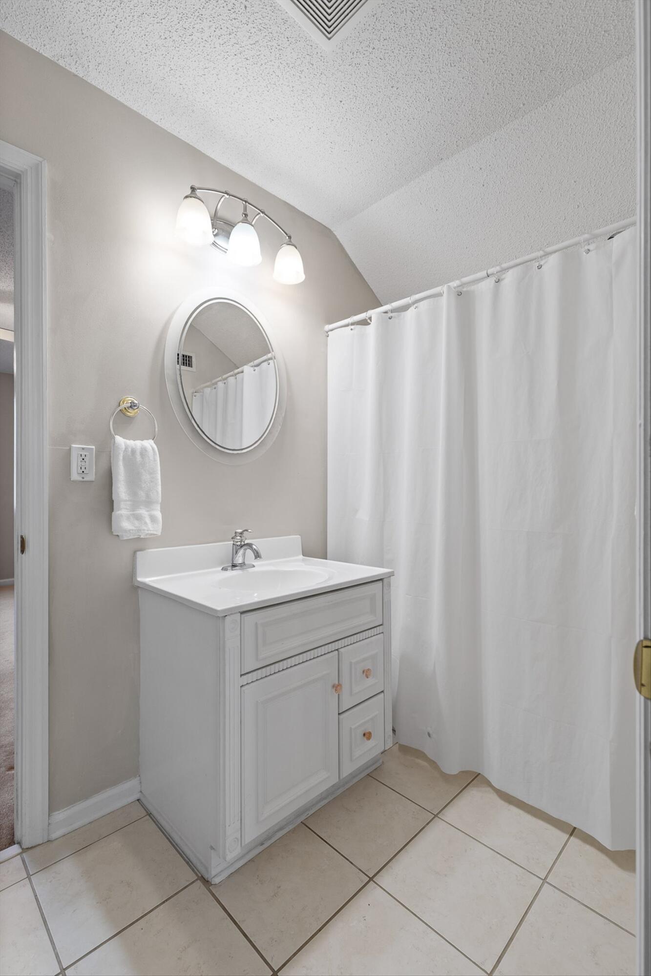 Chattanooga, Tennessee 37416, United States, 3 Bedrooms Bedrooms, ,4 BathroomsBathrooms,Residential,Active,200303