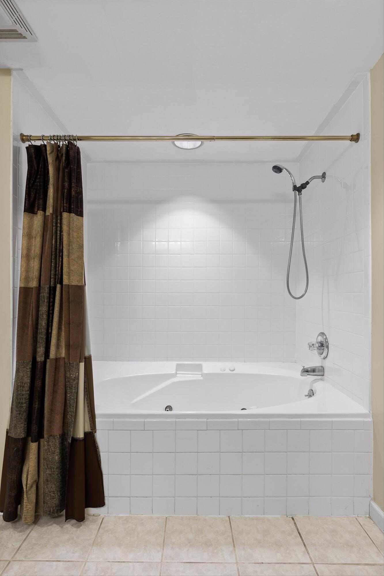 Chattanooga, Tennessee 37416, United States, 3 Bedrooms Bedrooms, ,4 BathroomsBathrooms,Residential,Active,200303