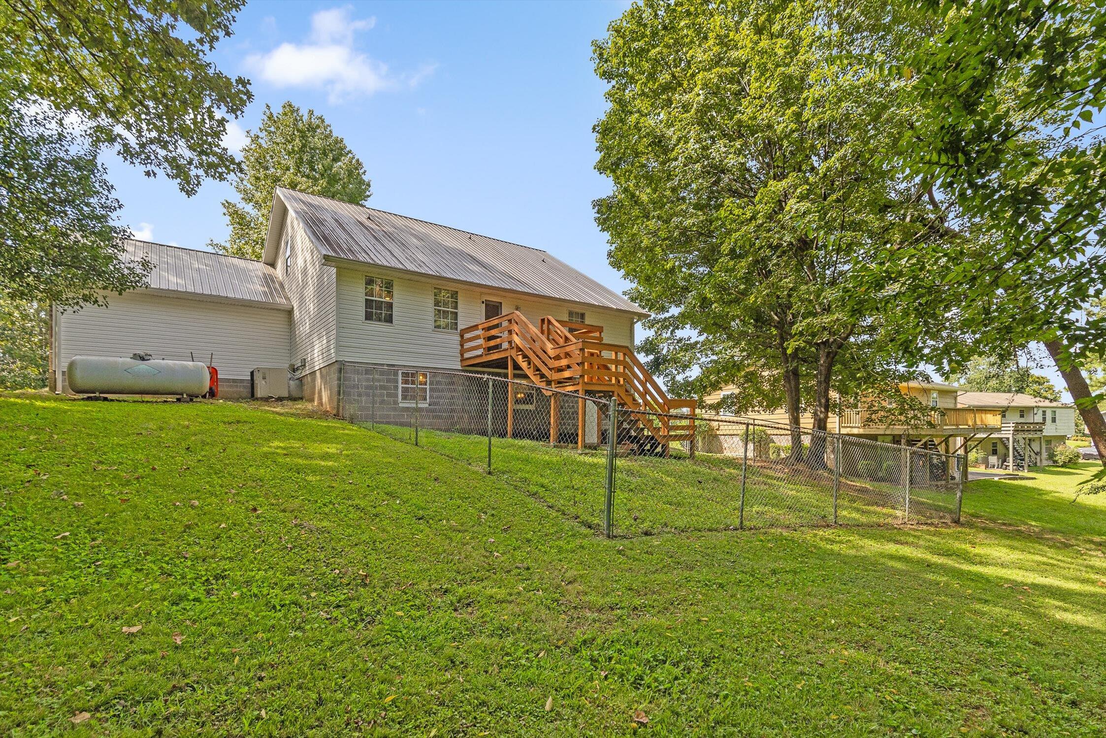 Chattanooga, Tennessee 37416, United States, 3 Bedrooms Bedrooms, ,4 BathroomsBathrooms,Residential,Active,200303