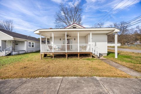 Photo of 1100 Elm Avenue, South Pittsburg, TN 37380 (MLS # 1523687)