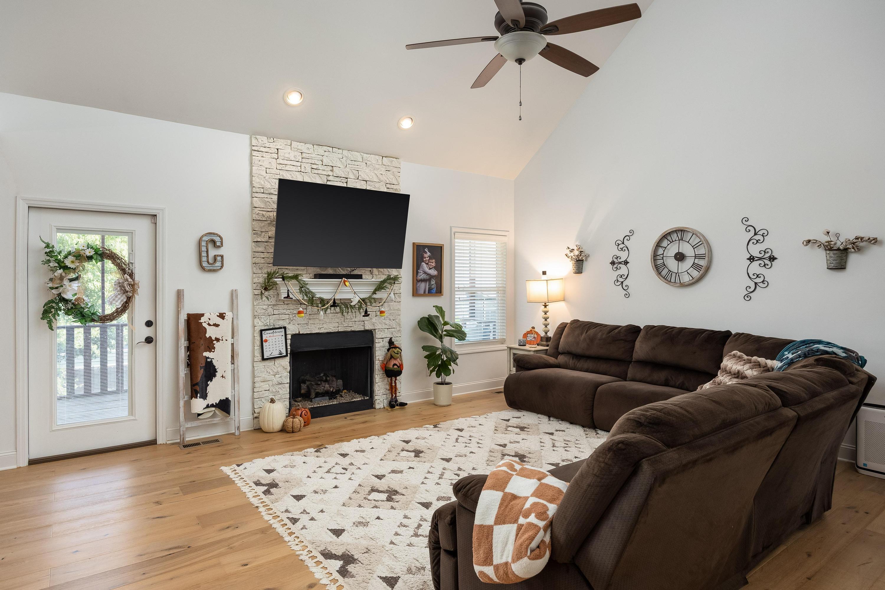 66 Angel Oak Way