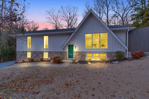 Photo of 5675 Grayshore Lane, Hixson, TN 37343 (MLS # 1525697)