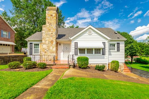 Photo of 107 W Daytona Drive, Chattanooga, TN 37415 (MLS # 1523163) Photo of 107 W Daytona Drive, Chattanooga, TN 37415 (MLS # 1523163)