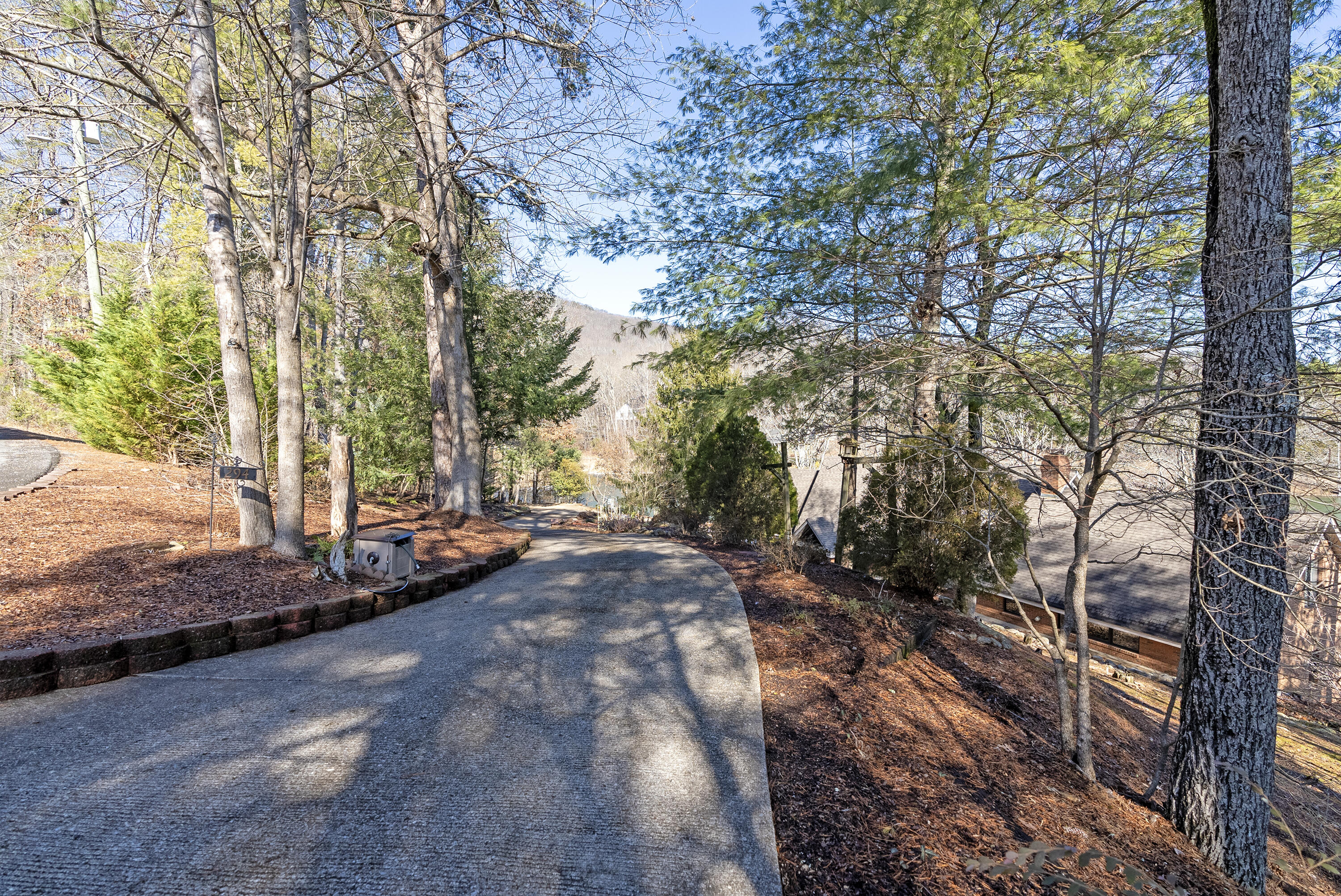 294 Lake Hills Drive, Trenton, Georgia image 4