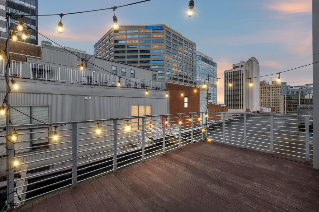 231 Rep John Lewis Way #APT 503, Nashville, Tennessee image 4