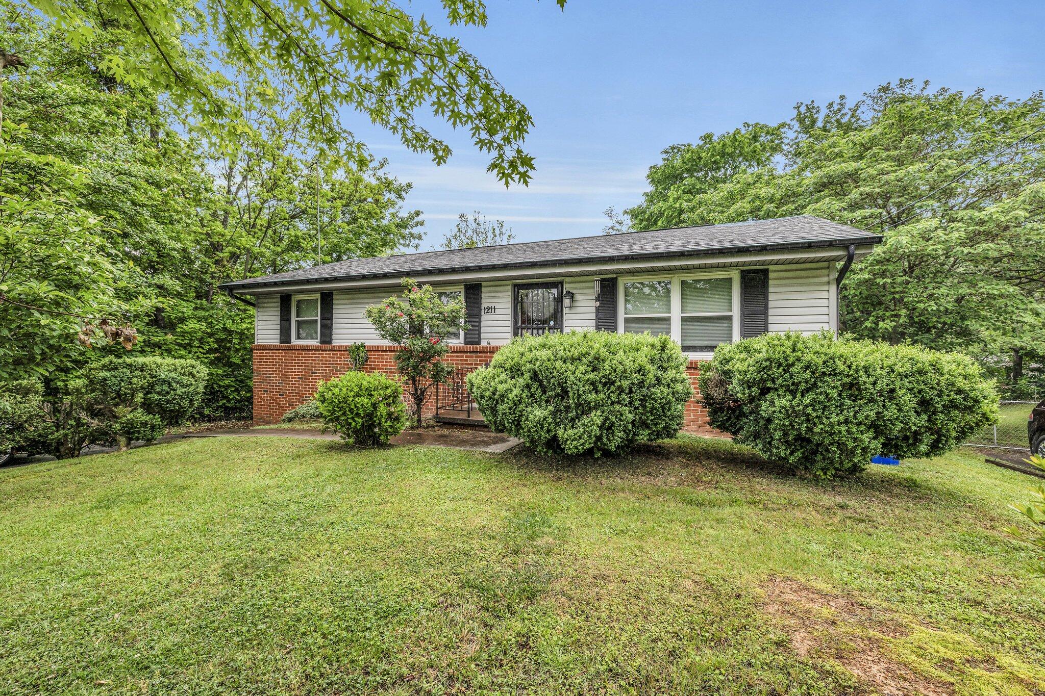 1211 Crest Drive, Cleveland, Tennessee image 2