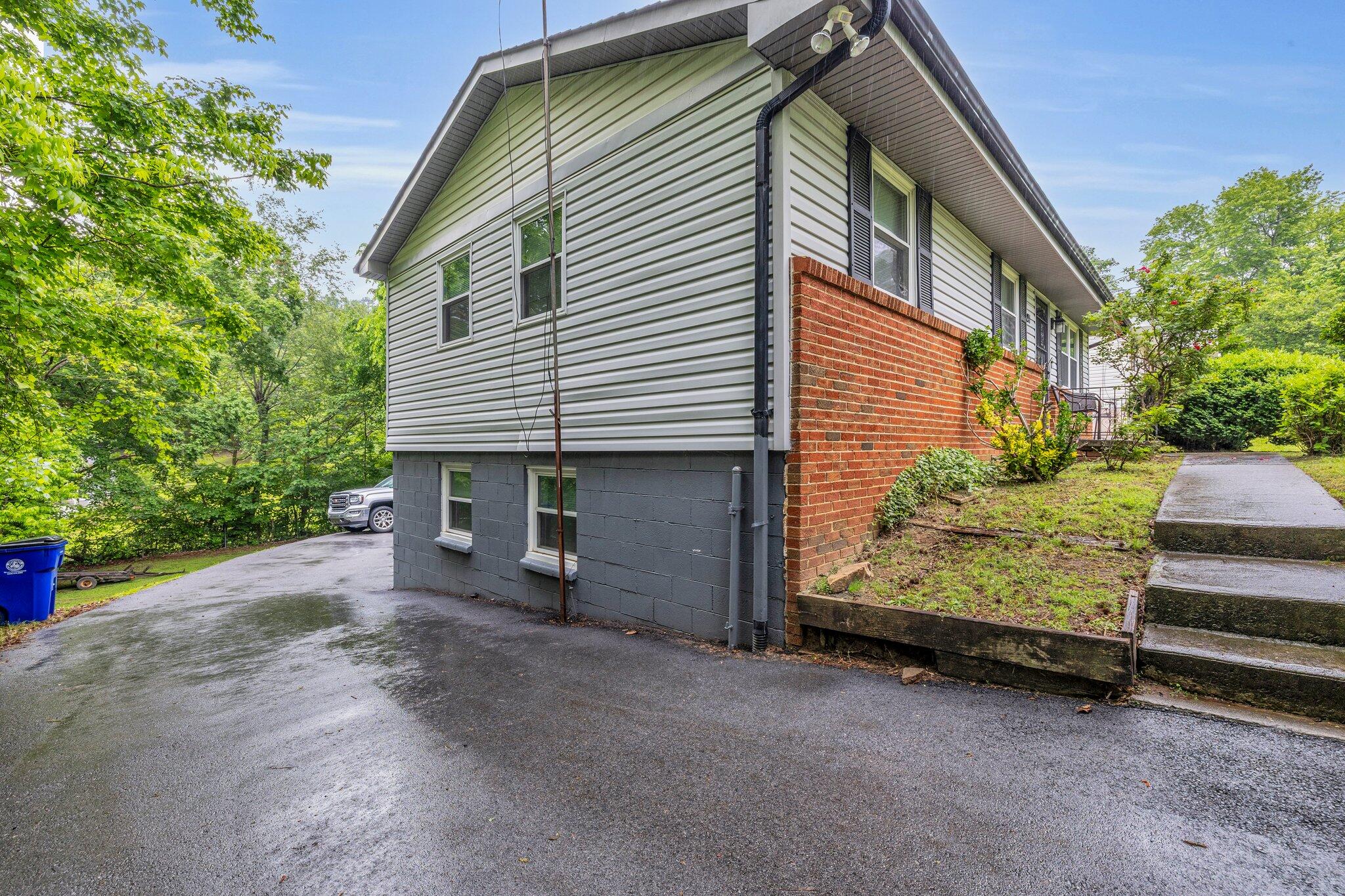 1211 Crest Drive, Cleveland, Tennessee image 4