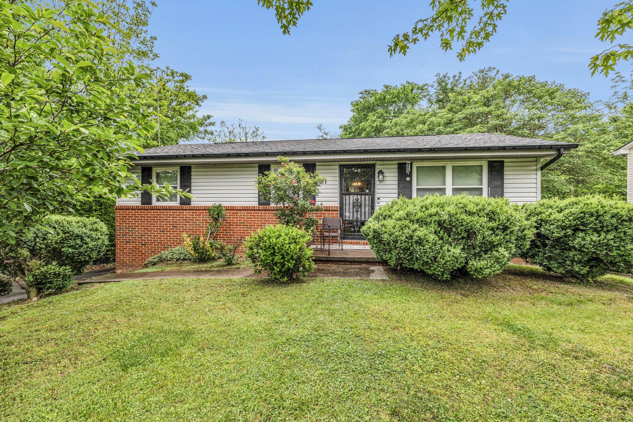 1211 Crest Drive, Cleveland, Tennessee image 1