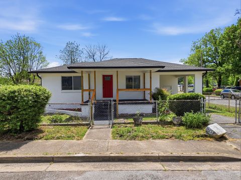 Photo of 2000 Garfield Street, Chattanooga, TN 37404 (MLS # 1533107)