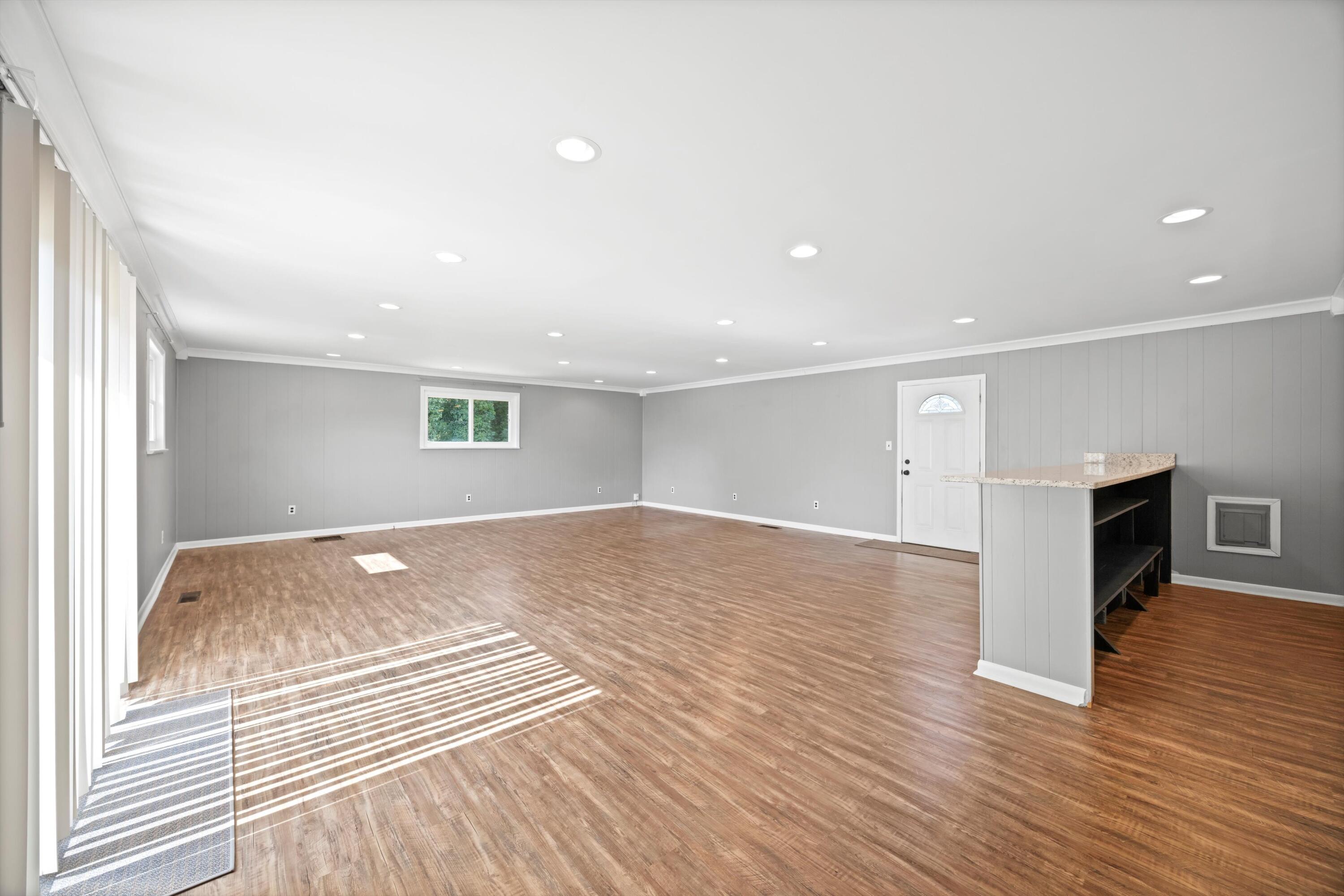 76 Roswell Road