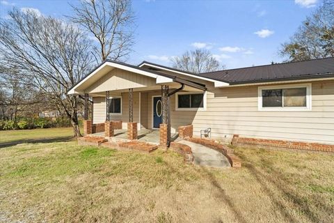 Photo of 48 Cedar Street, Ringgold, GA 30736 (MLS # 1524894)