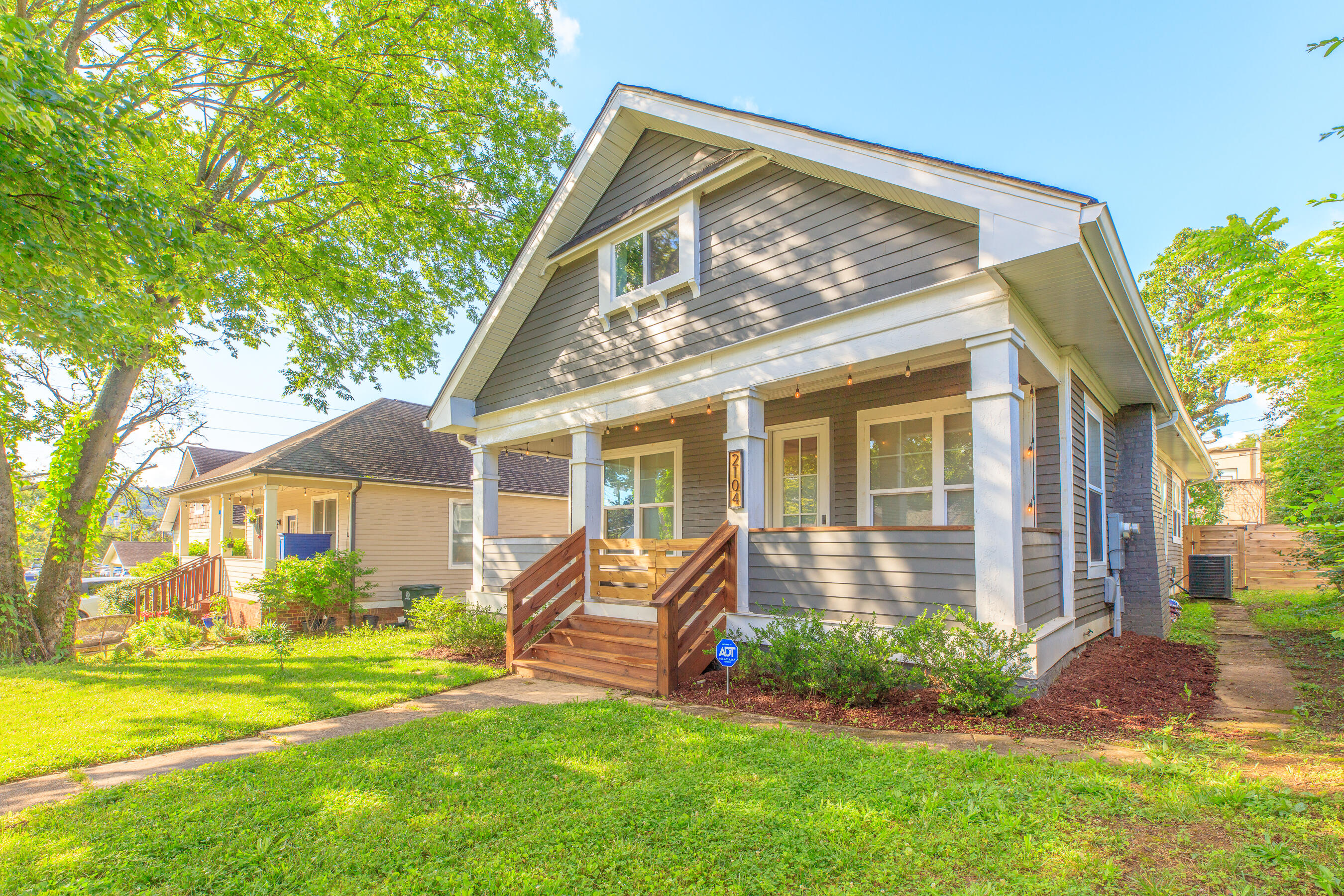 2104 Oak Street, Chattanooga, Tennessee image 2