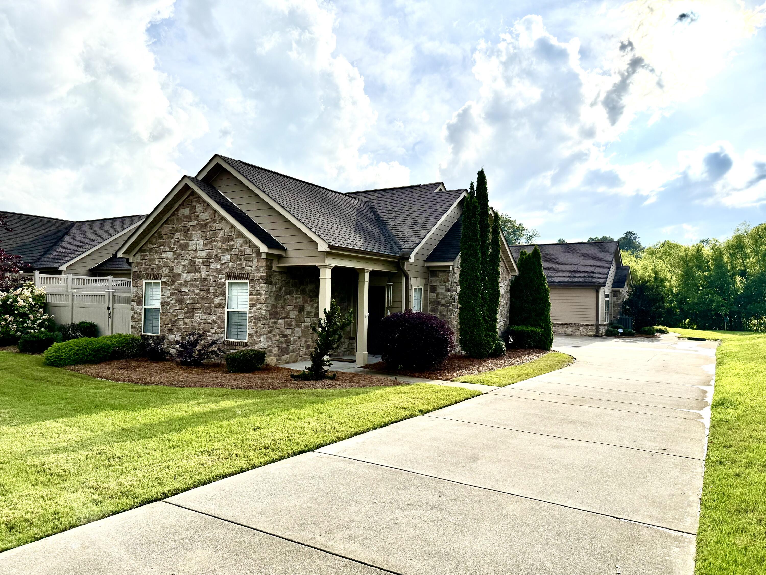 1428 Sedgefield Drive, Ooltewah, Tennessee image 1