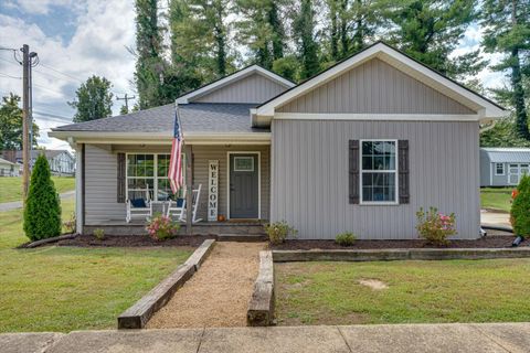 Photo of 207 6th Street, South Pittsburg, TN 37380 (MLS # 1520134)