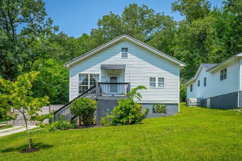 Photo of 2583 Highpoint Drive, Chattanooga, TN 37415 (MLS # 1527599)