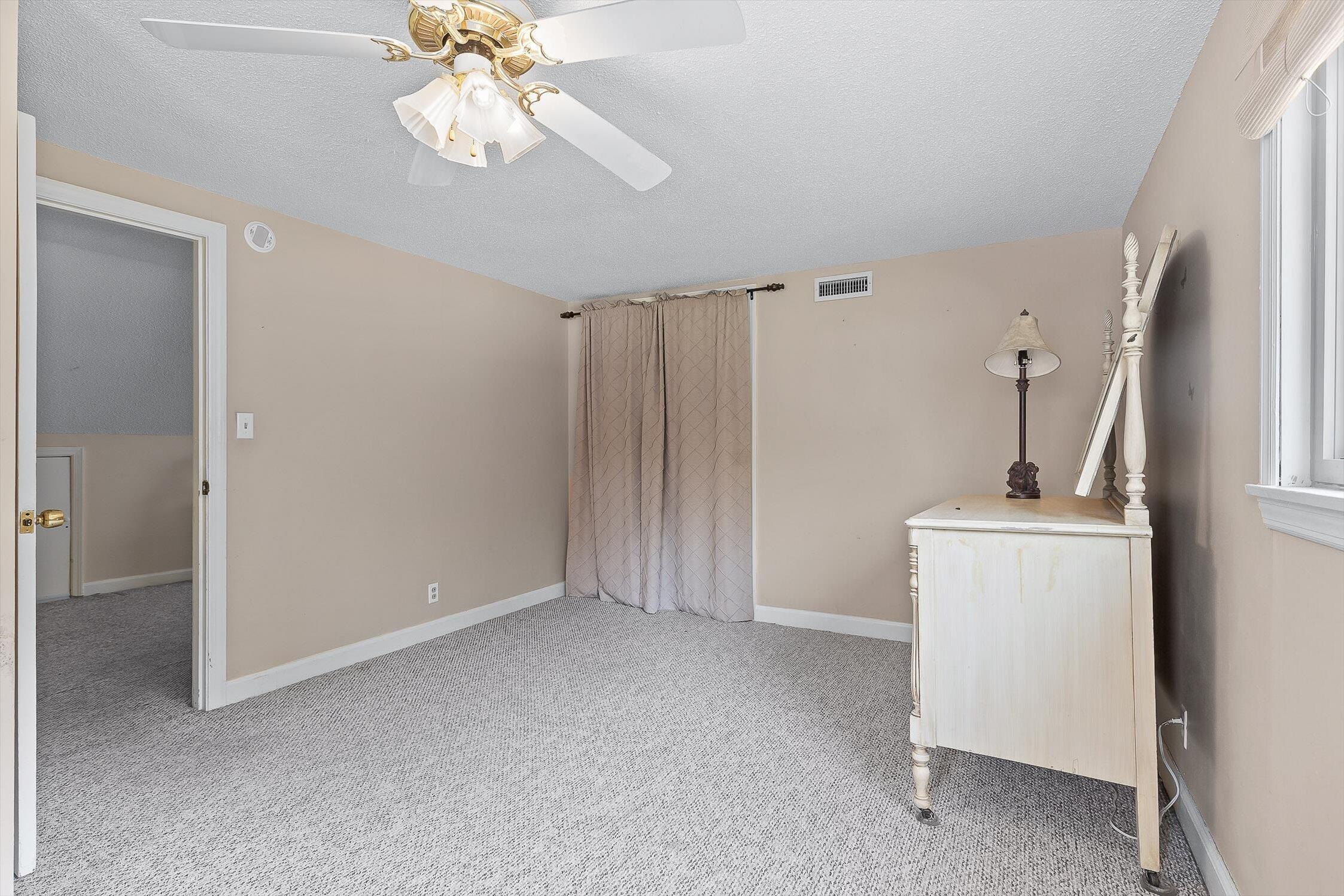 Chattanooga, Tennessee 37415, United States, 4 Bedrooms Bedrooms, ,2 BathroomsBathrooms,Residential,Active,236278