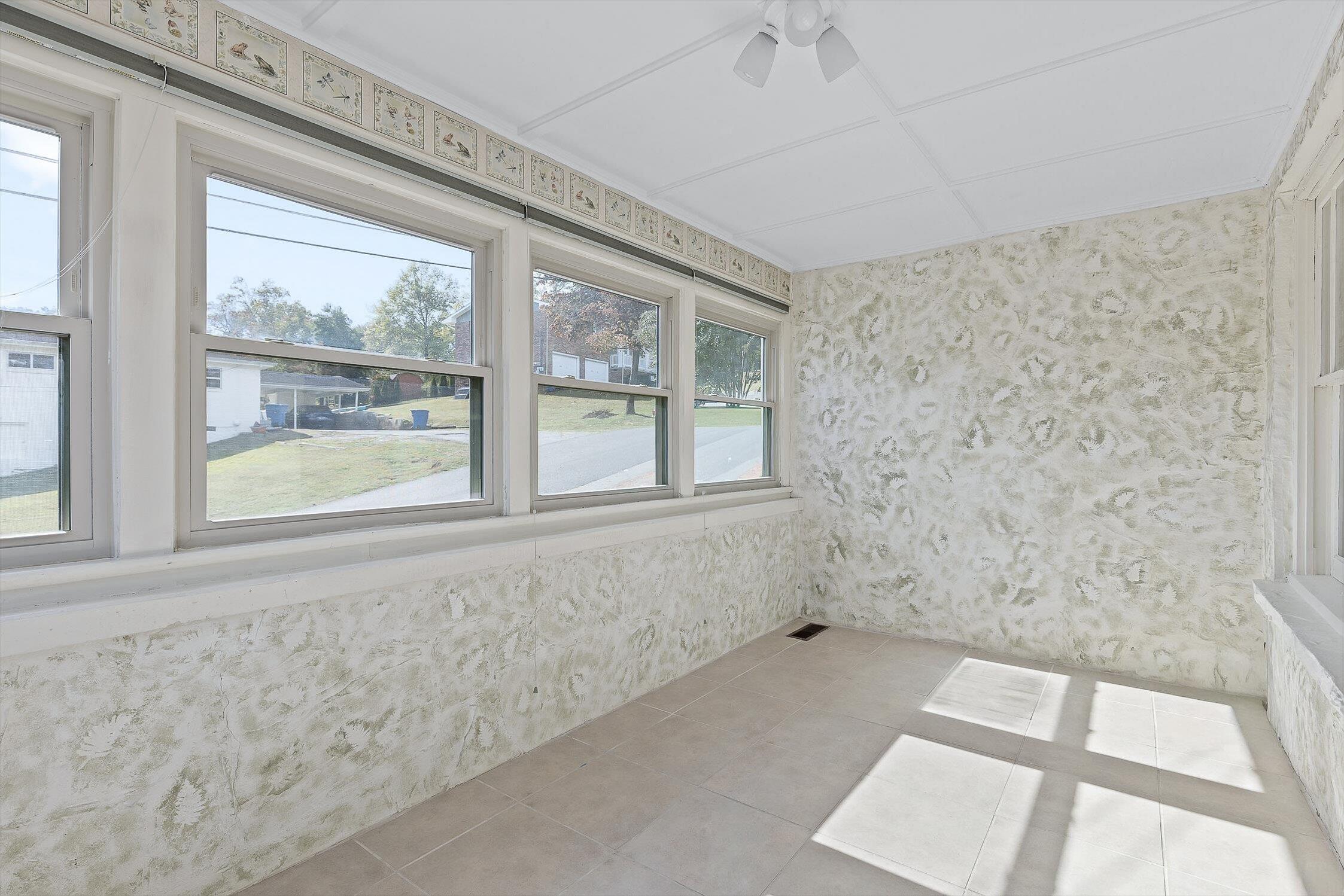 Chattanooga, Tennessee 37415, United States, 4 Bedrooms Bedrooms, ,2 BathroomsBathrooms,Residential,Active,236278