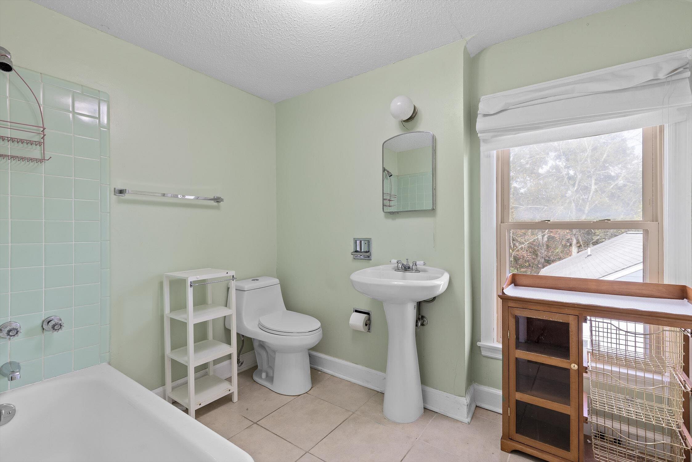 Chattanooga, Tennessee 37415, United States, 4 Bedrooms Bedrooms, ,2 BathroomsBathrooms,Residential,Active,236278