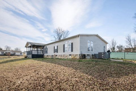 Homes For Sale - 275 Falcon Circle<br/> Chatsworth, GA 30705