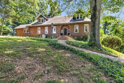 Photo of 680 S Crest Road, Chattanooga, TN 37404 (MLS # 1520074)