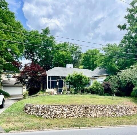 Photo of 117 Shallowford Road, Chattanooga, TN 37404 (MLS # 1533325)