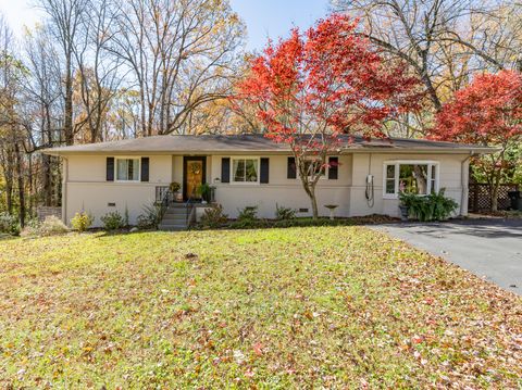 Photo of 708 Danbury Drive, Signal Mountain, TN 37377 (MLS # 1525951)