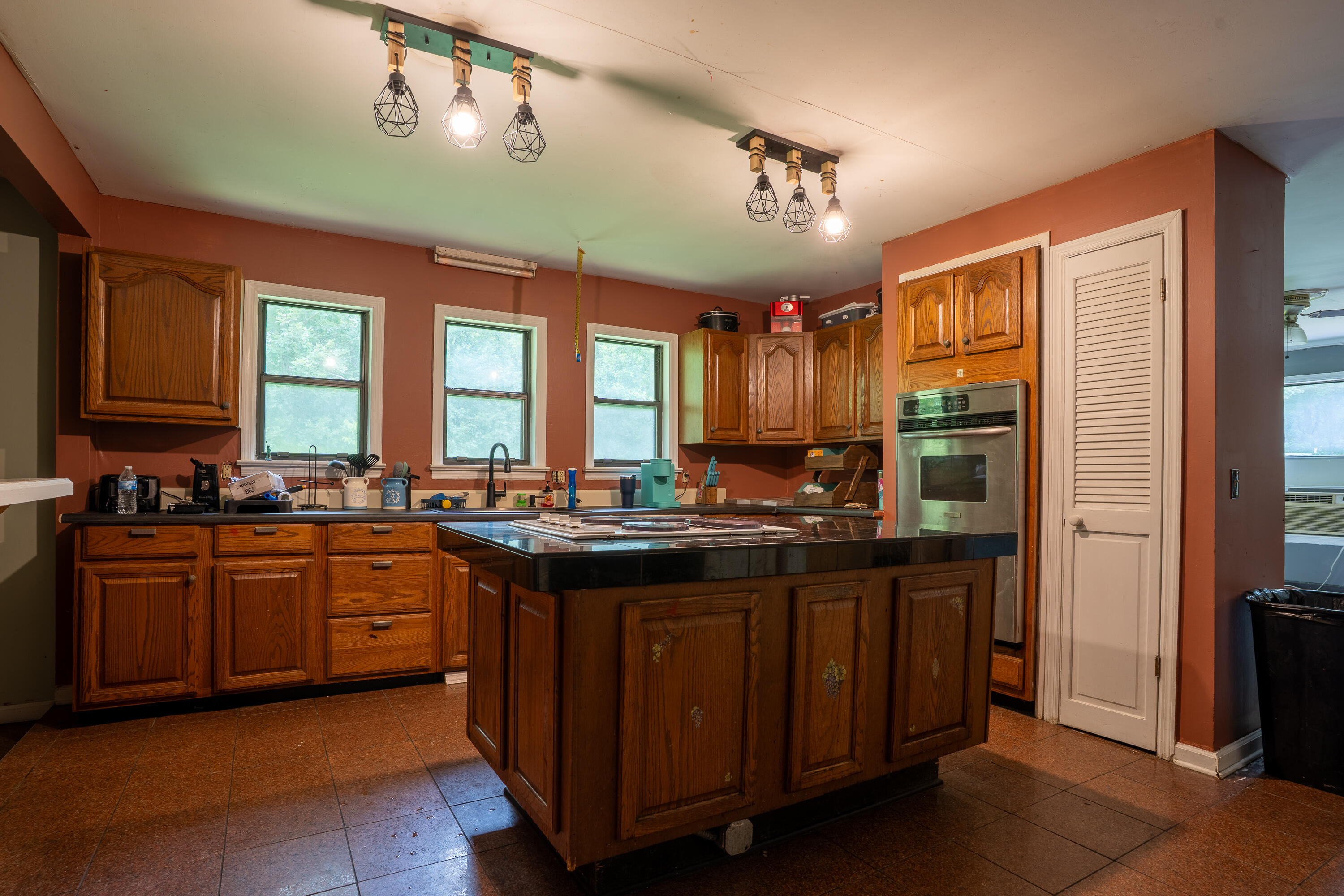 Bryant, Alabama 35958, United States, 11 Bedrooms Bedrooms, ,5 BathroomsBathrooms,Residential,Active,208407