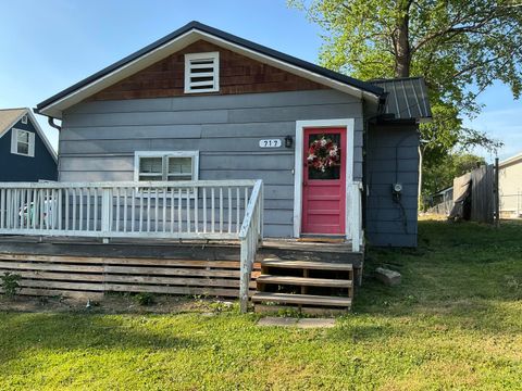 Photo of 717 W 12th Street, Chickamauga, GA 30707 (MLS # 1532833)