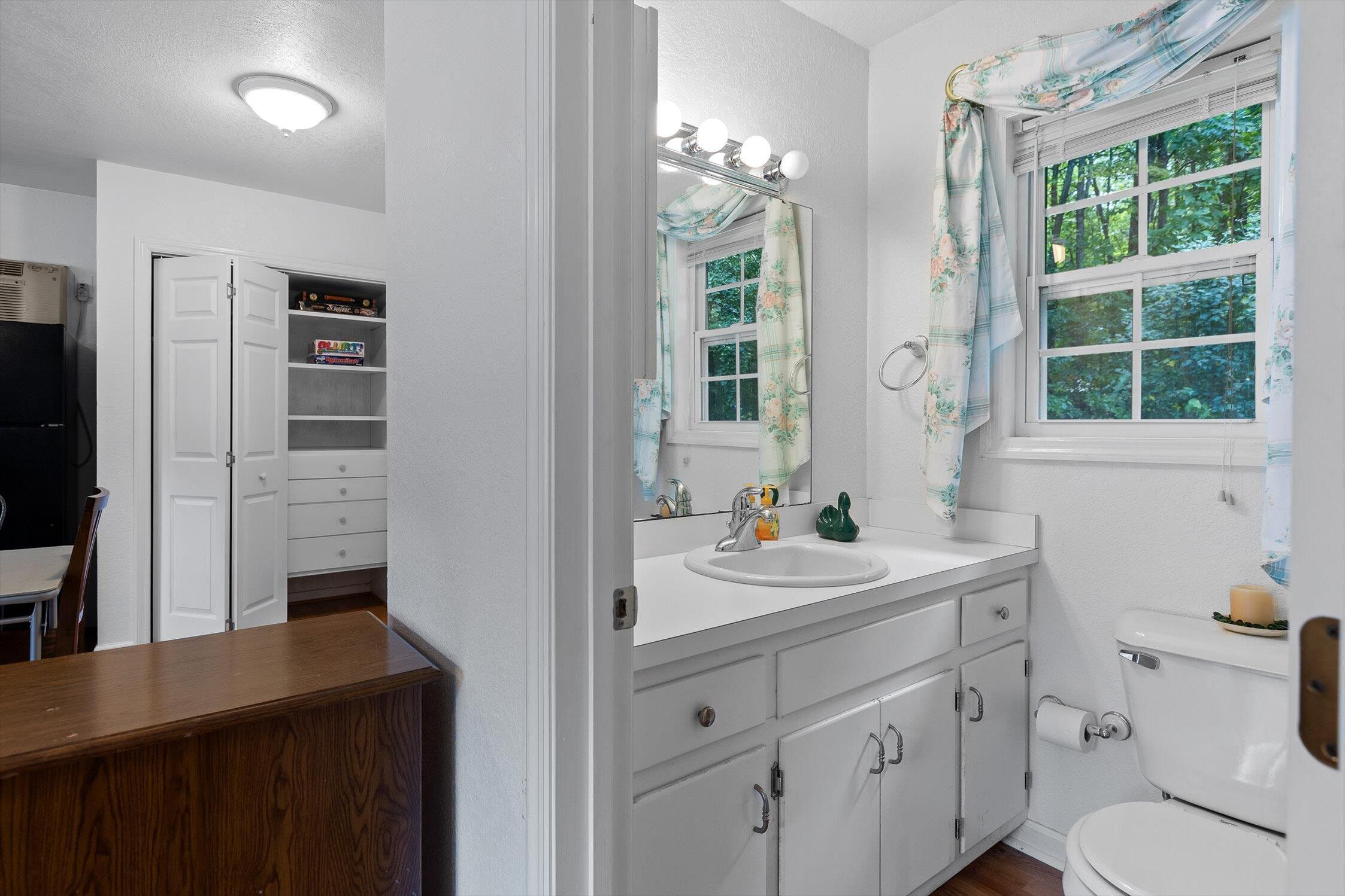 Graysville, Tennessee 37338, United States, 4 Bedrooms Bedrooms, ,3 BathroomsBathrooms,Residential,Active,212285