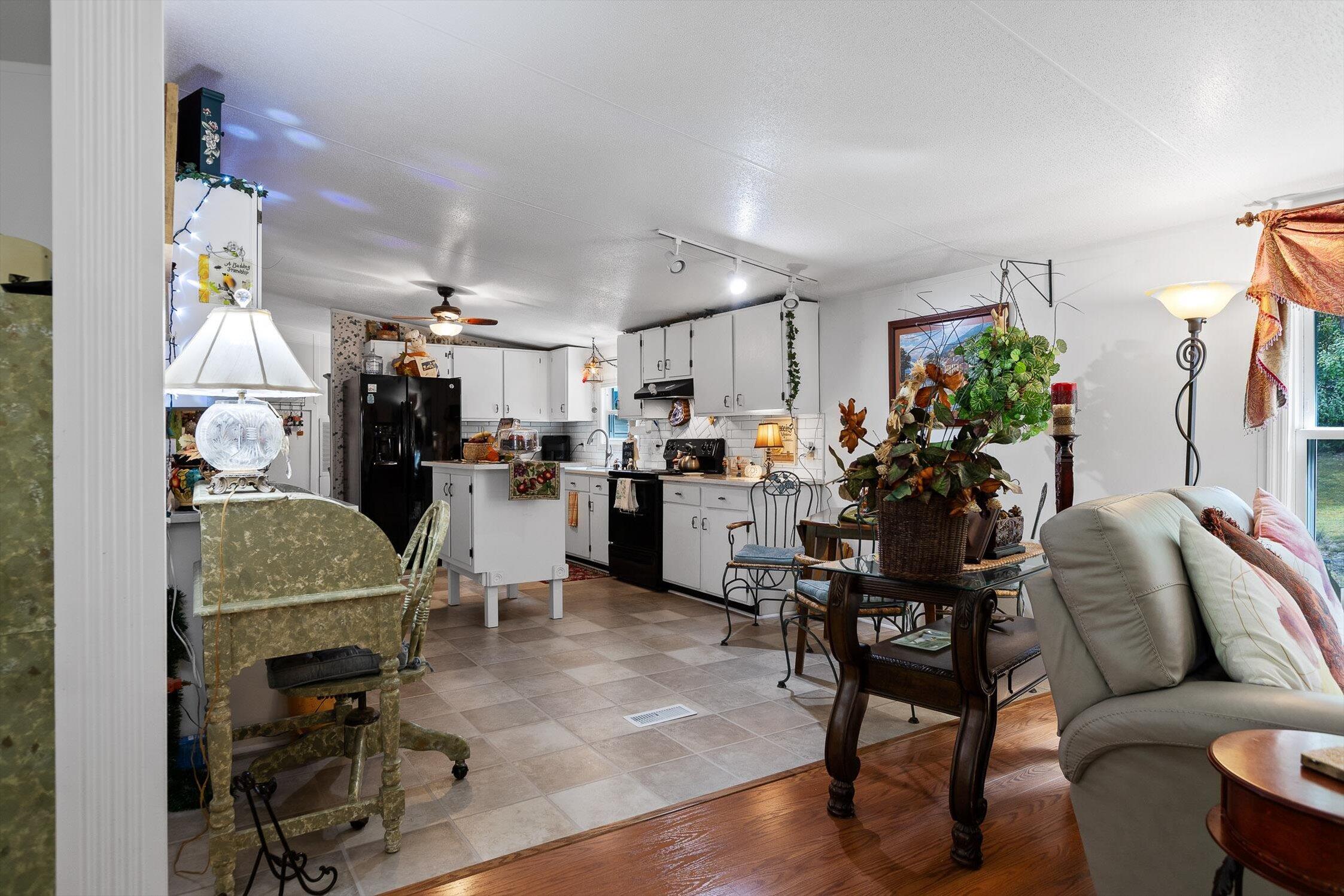 Graysville, Tennessee 37338, United States, 4 Bedrooms Bedrooms, ,3 BathroomsBathrooms,Residential,Active,212285