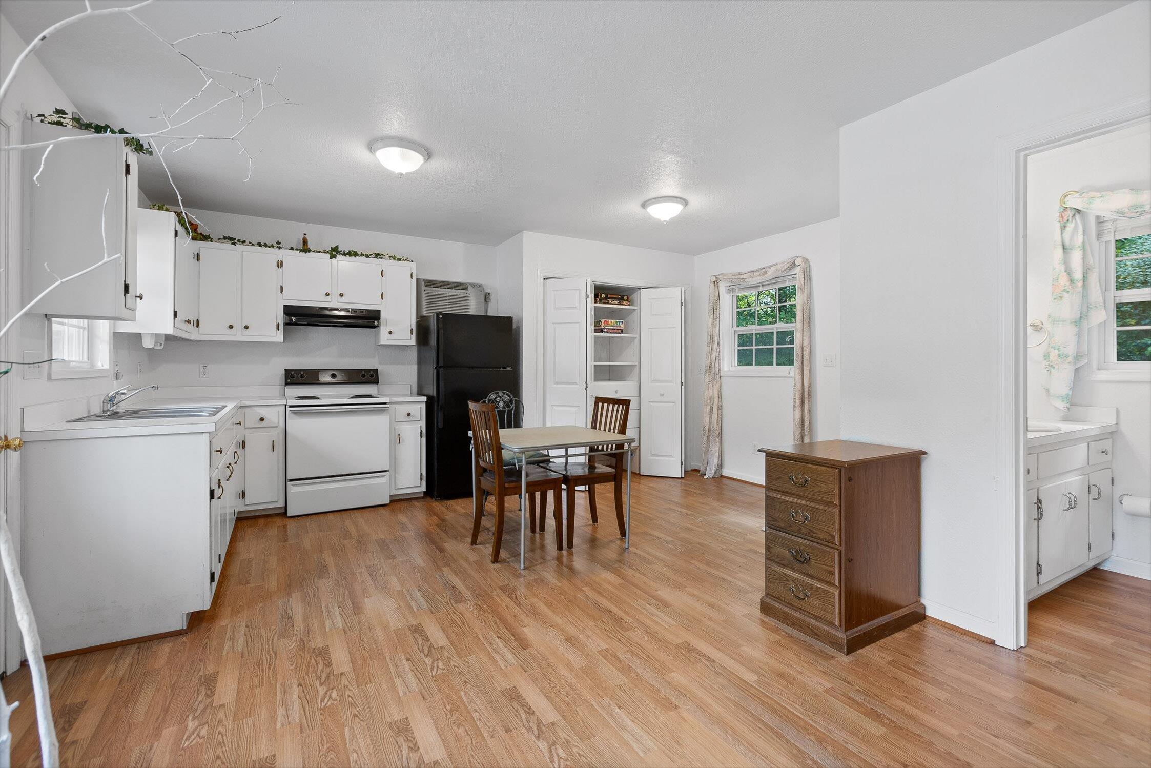 Graysville, Tennessee 37338, United States, 4 Bedrooms Bedrooms, ,3 BathroomsBathrooms,Residential,Active,212285