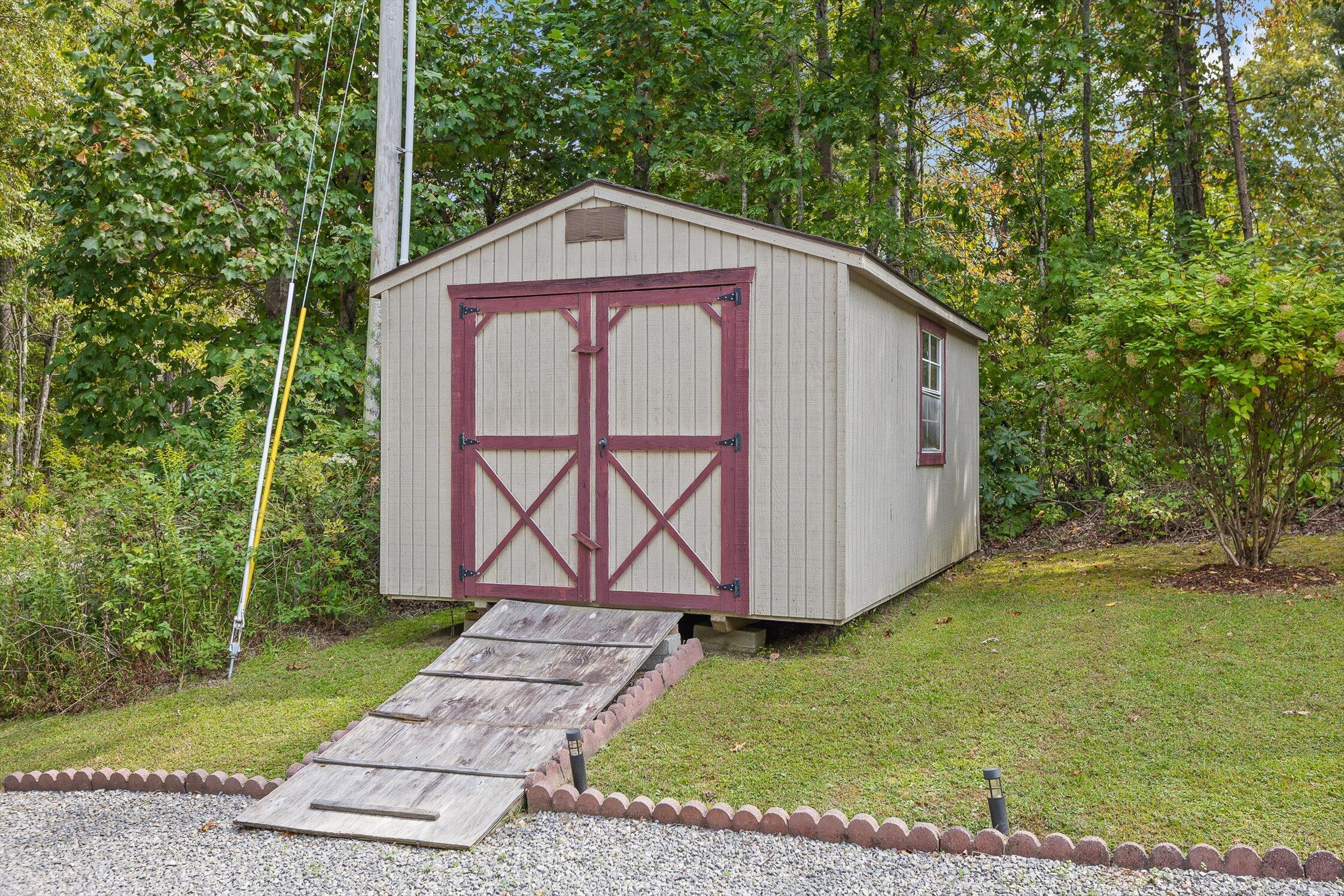 Graysville, Tennessee 37338, United States, 4 Bedrooms Bedrooms, ,3 BathroomsBathrooms,Residential,Active,212285