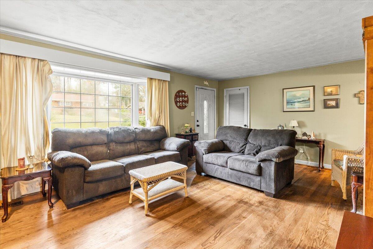 3843 Woodcrest Circle NW