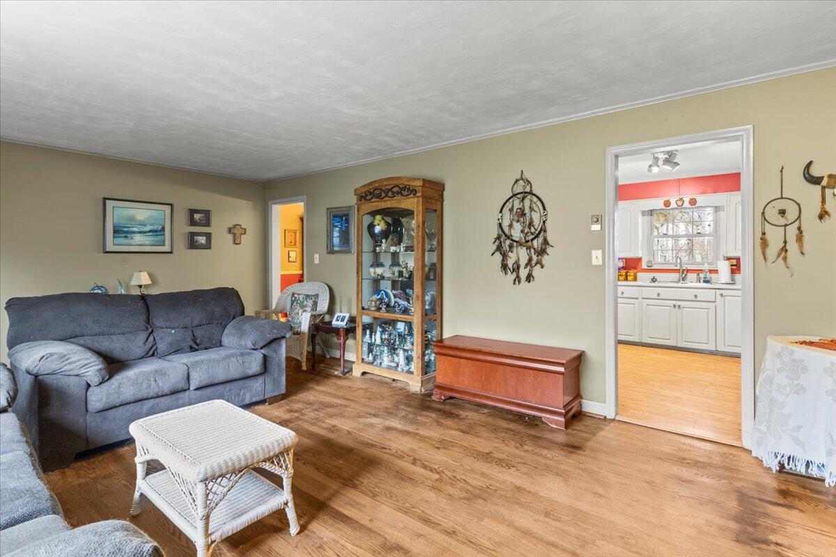 3843 Woodcrest Circle NW