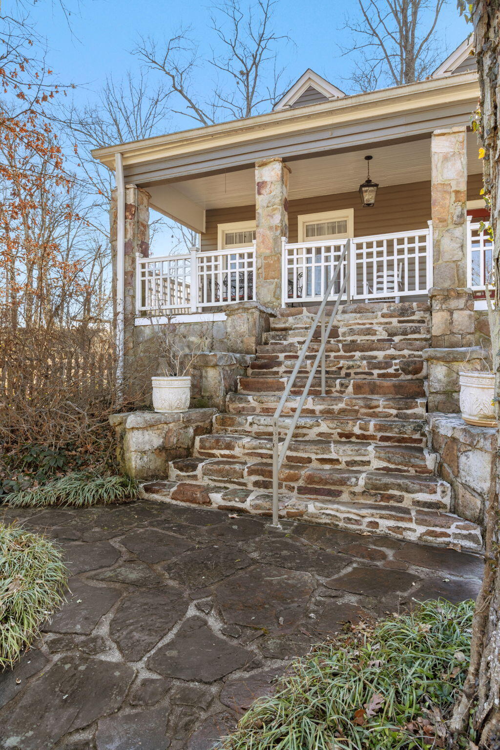 Signal Mountain, Tennessee 37377, United States, 4 Bedrooms Bedrooms, ,3 BathroomsBathrooms,Residential,Active,14596