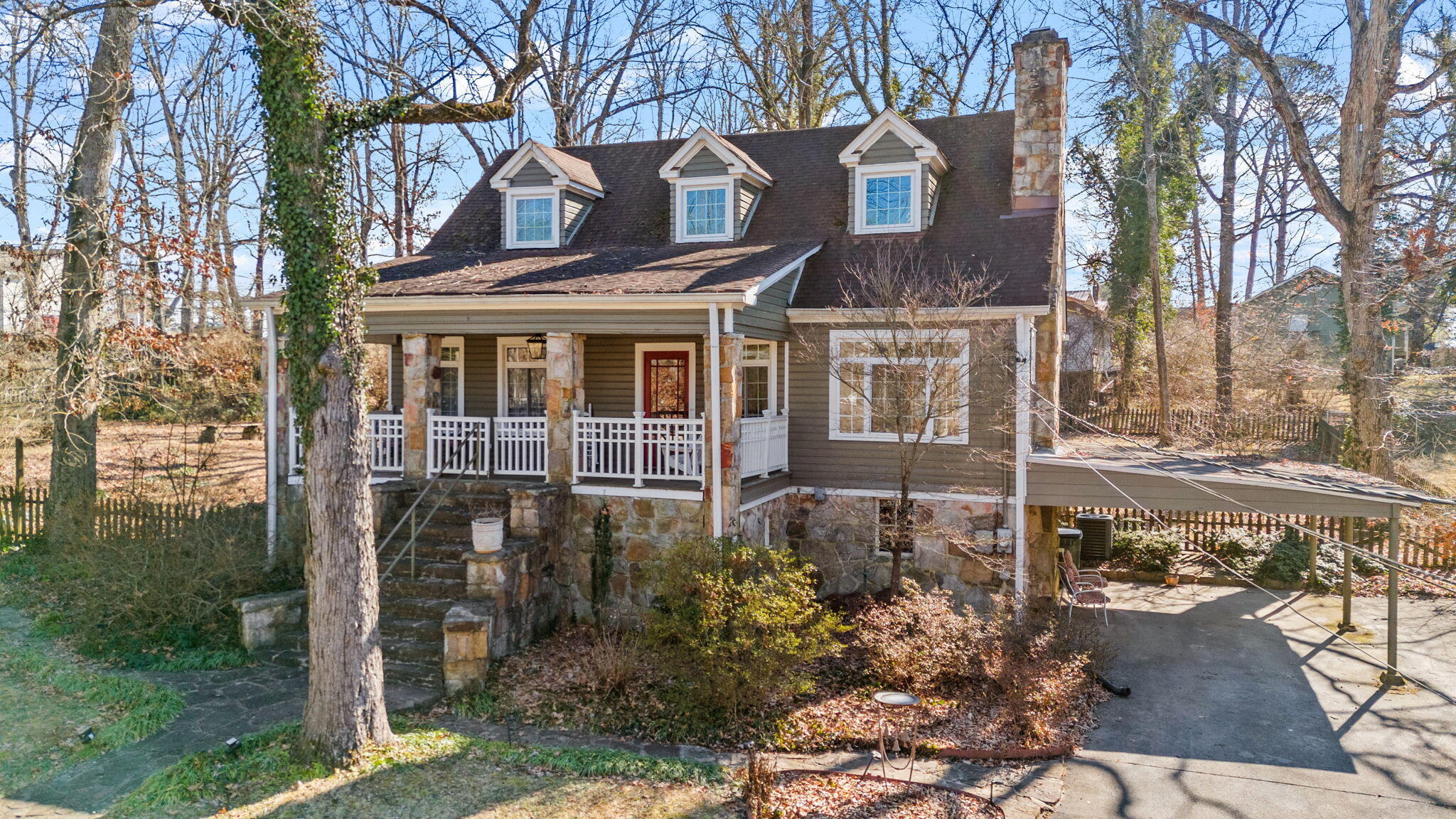 Signal Mountain, Tennessee 37377, United States, 4 Bedrooms Bedrooms, ,3 BathroomsBathrooms,Residential,Active,14596