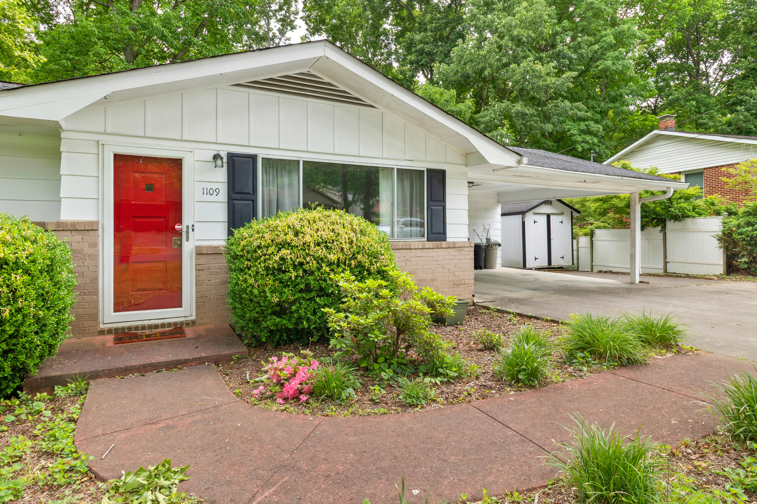 1109 Peerless Drive NW