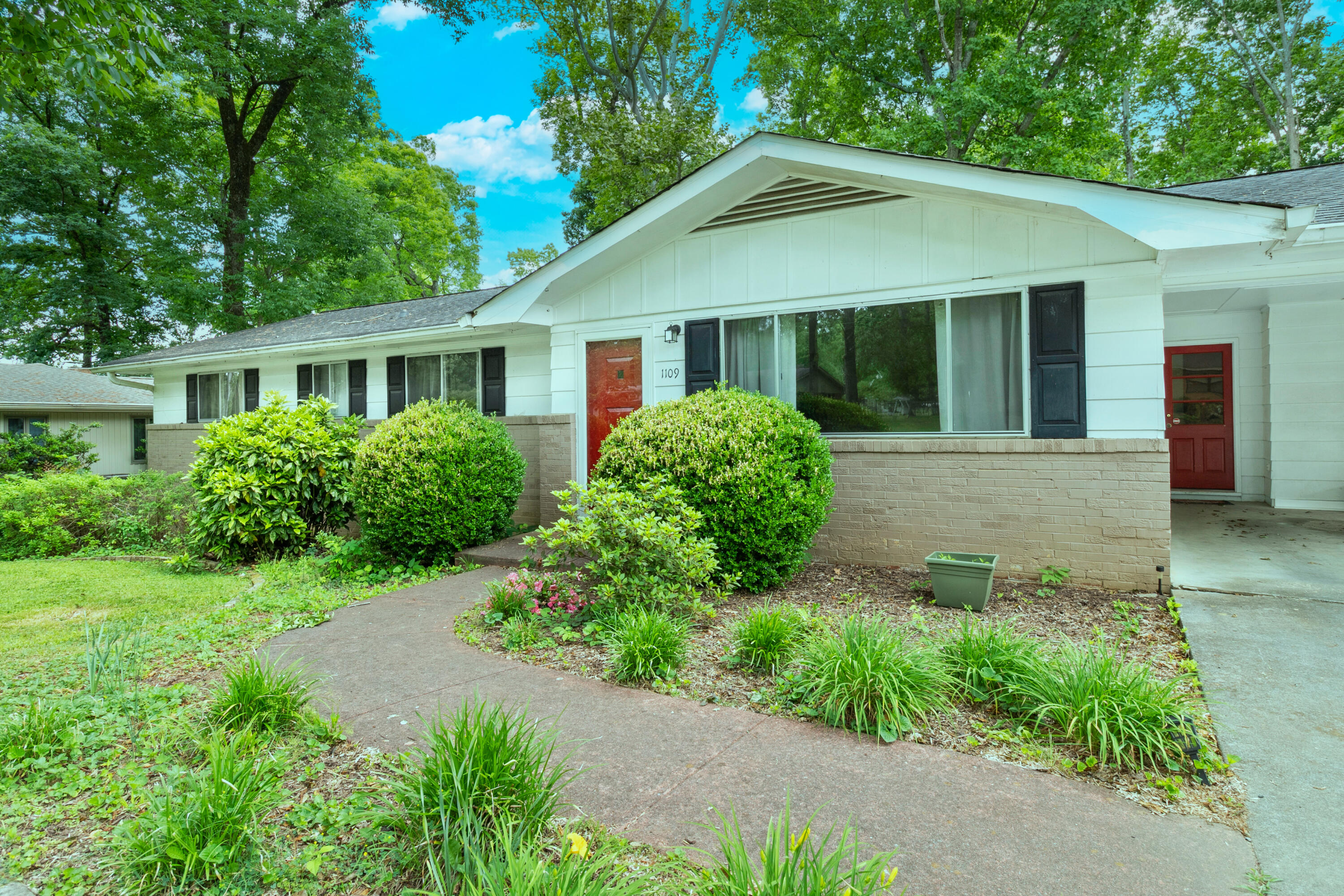 1109 Peerless Drive NW