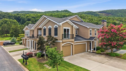 Condo For Sale - 105 Renaissance Court<br/> Chattanooga, TN 37419